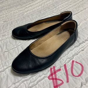 Naturalizer leather flats
